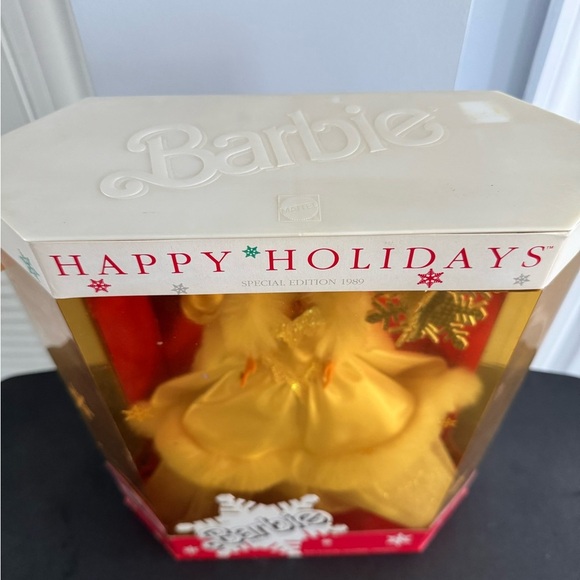 Barbie 1989 Special Edition Holiday Barbie Doll - Picture 3 of 5